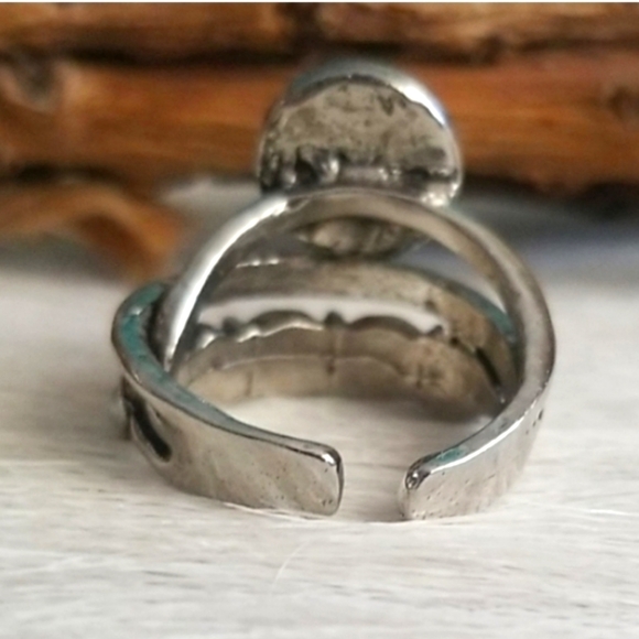 Faux Pearl Silvertone Ring - Picture 2 of 6